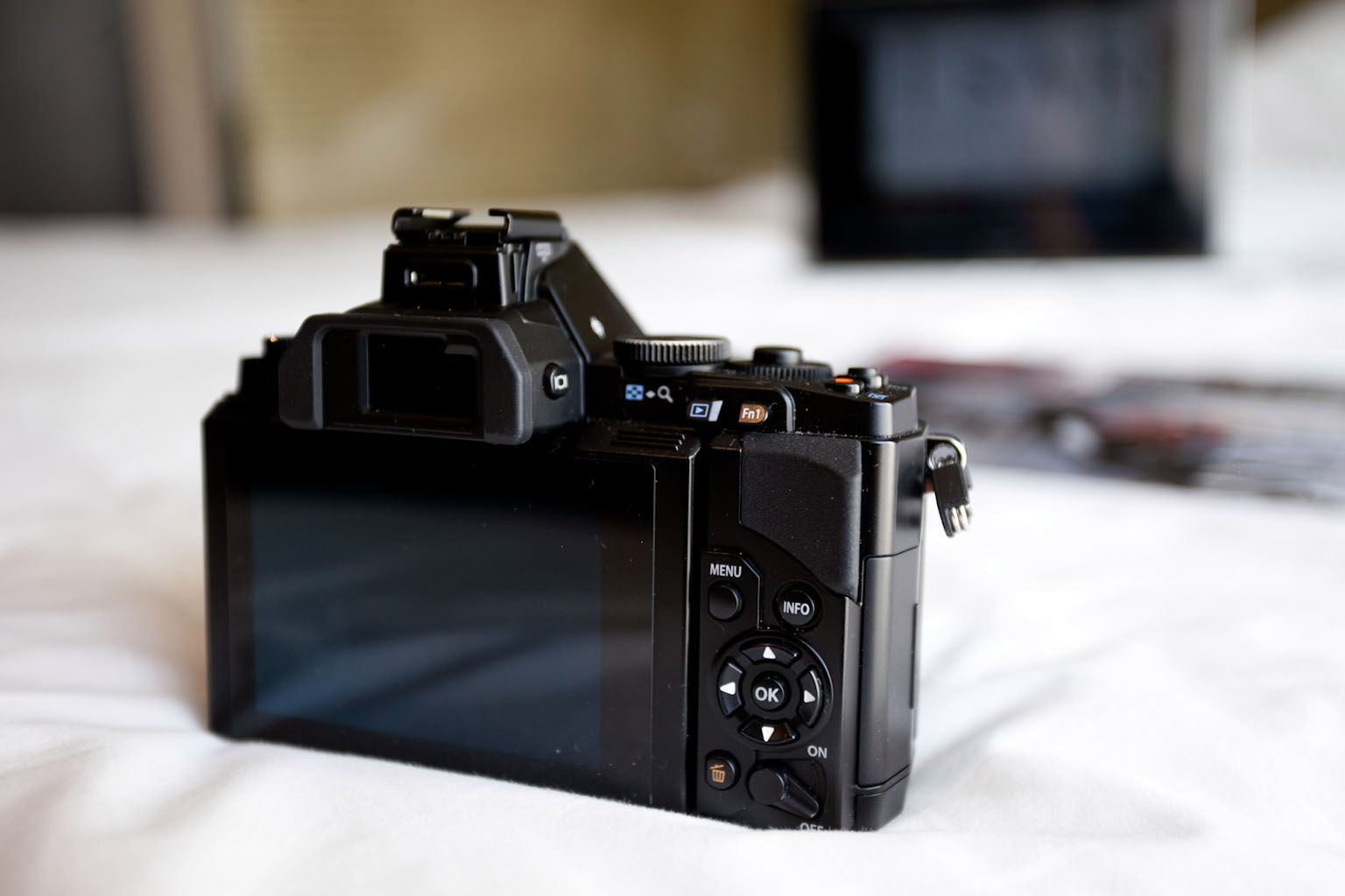 Olympus OM-D E-M5 - technologia XXI wieku w obudowie sprzed lat [wideotest] 5