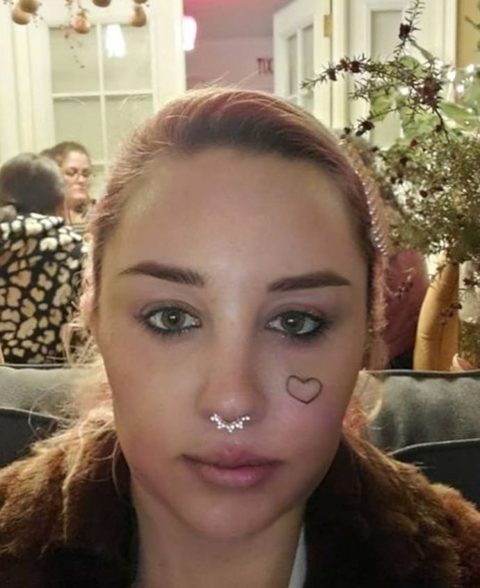 Amanda Bynes z tatuażem na twarzy