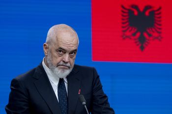 Budowa kurortu zięcia Trumpa w Albanii wstrzymany. Żółta kartka od KE