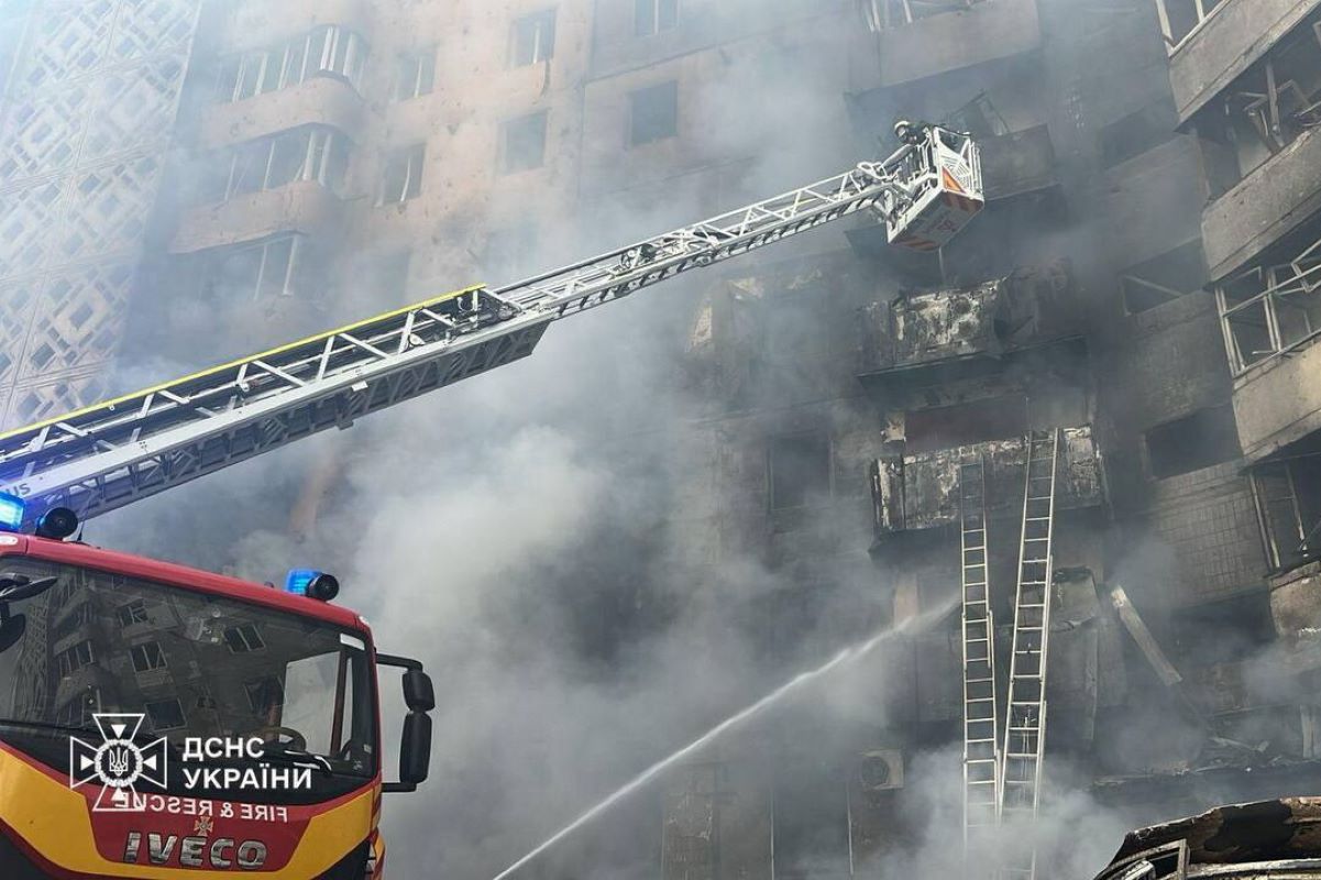 Kłęby dymu nad Tarnopolem. Trwa akcja ratunkowa, rośnie bilans ofiar