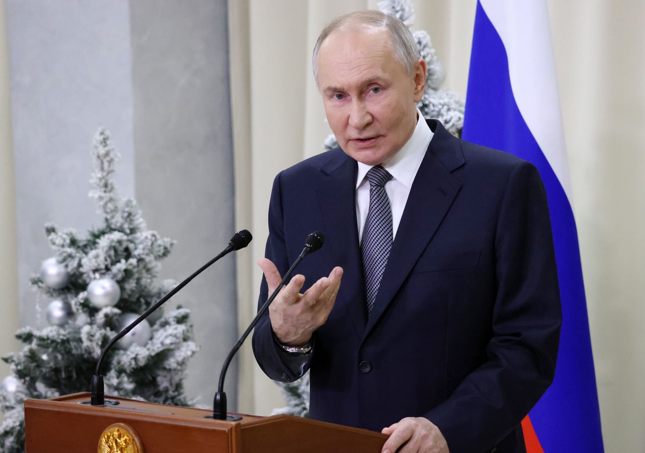 Russia's looming economic collapse threatens Putin's grip