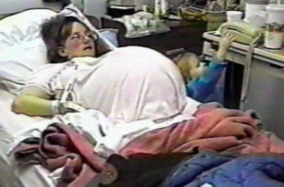 W czasie ciąży Bobby skarżyła się na ból kręgosłupa