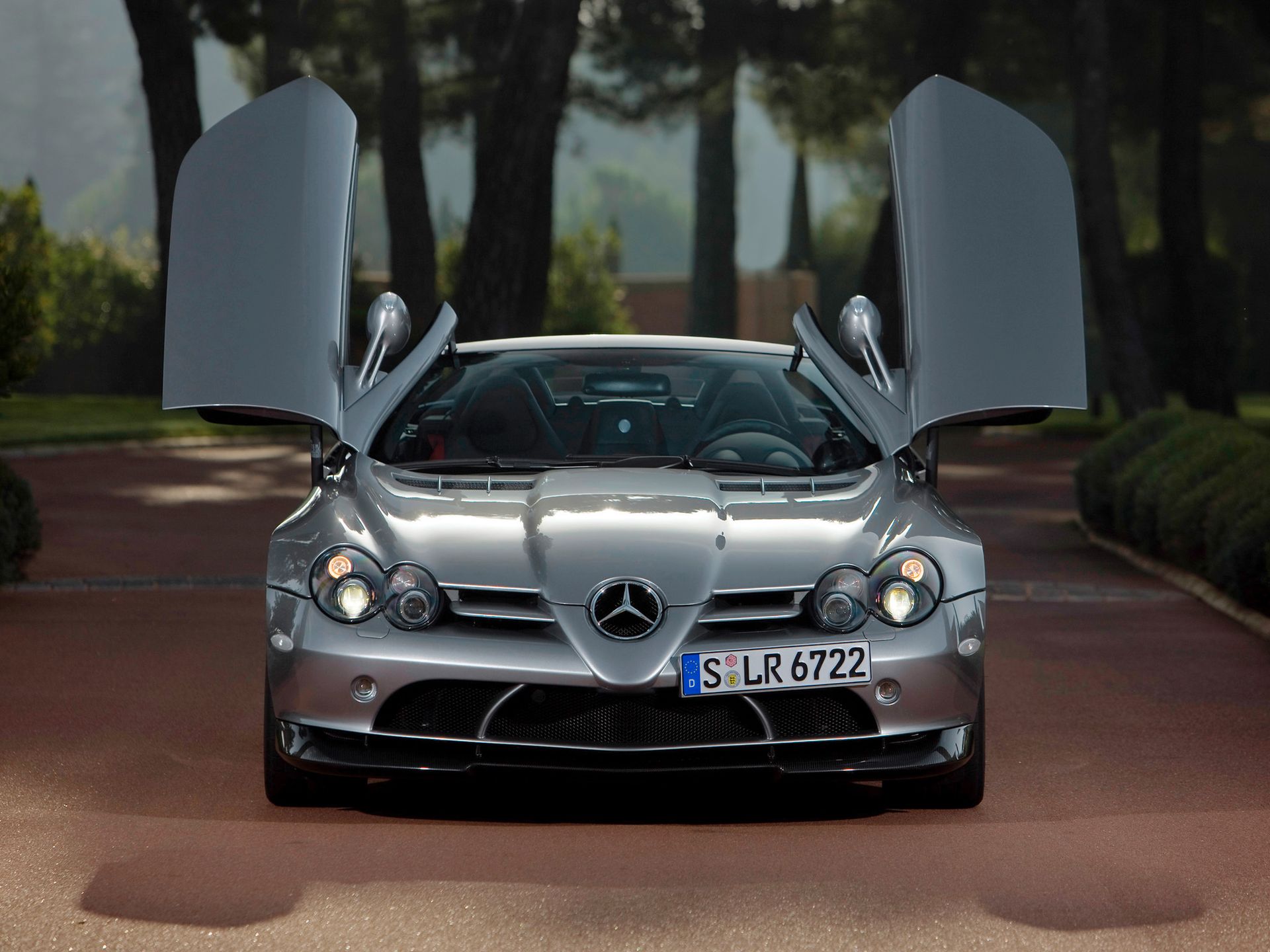 Pokolenie wcześniej: Mercedes-Benz SLR McLaren 39