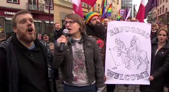 Proimigracyjna demonstracja we Wrocławiu. Na czele Zandberg i dyrektor Teatru Polskiego