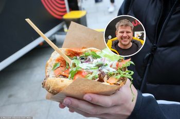 Tłumy na otwarciu budki Chajzera w Toruniu. Oto ceny kebabów