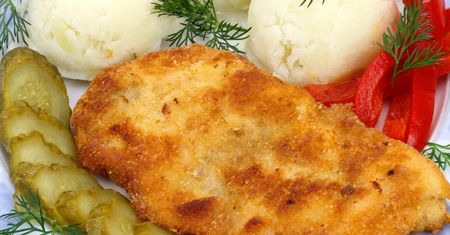 Nie obtaczaj kotletów w bułce tartej ani płatkach owsianych. Inny składnik z szafki sprawdzi się lepiej