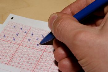 Wyniki Lotto z 14 kwietnia. Wielu osobom wygrana przeszła obok nosa