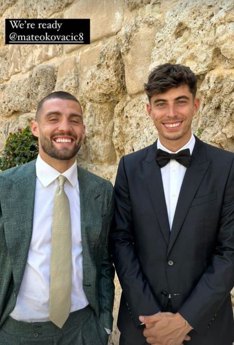 Piłkarza w tym wyjątkowym dniu wspierali koledzy z boiska