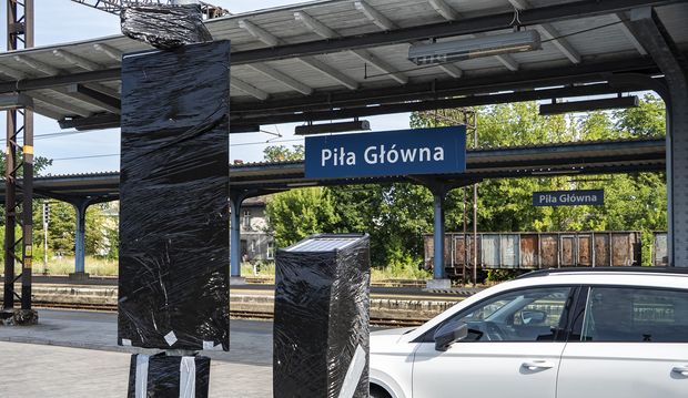 Parking przy dworcu PKP Piła Główna znów bezpłatny. Jest oficjalna odpowiedź kolei