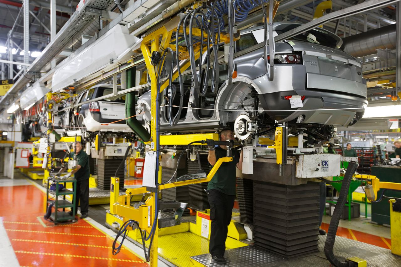 Jaguar Land Rover zwolni 2000 osób. To wynik rozwoju elektromobilności