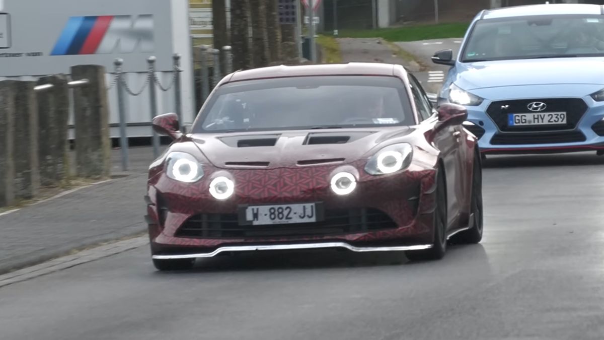 Ostatnia wersja Alpine A110 nadchodzi. Testował ją Esteban Ocon