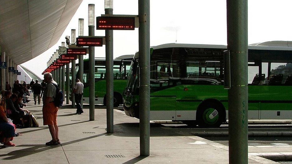 Autobus Titsa na teneryfie. Zdjęcie ilustracyjne