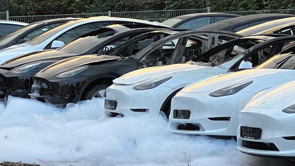 Samochody zostały podpalone na jednym z parkingów we Frankfurcie