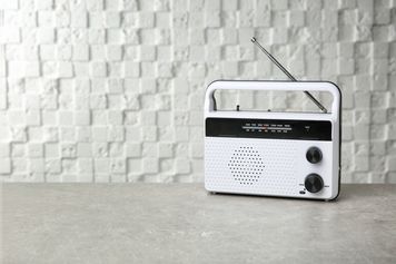 RMF FM nadal numerem jeden w radiu, ale traci udział. Rośnie RMF Classic i Eska ROCK