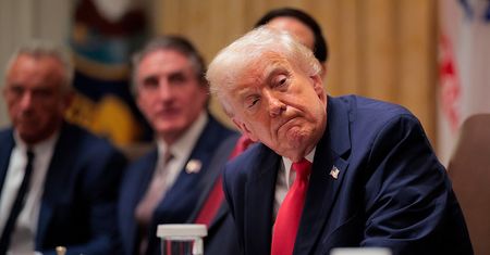 Trump ogłasza: pozwolimy na wysyłanie niektórych chipów do Chin