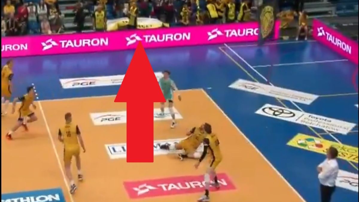 Ściągnięty transparent w czasie meczu Skry z ZAKSĄ