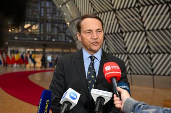 Ciężar opiera się na Europie. Sikorski mówi wprost o Ukrainie