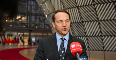 Ciężar opiera się na Europie. Sikorski mówi wprost o Ukrainie