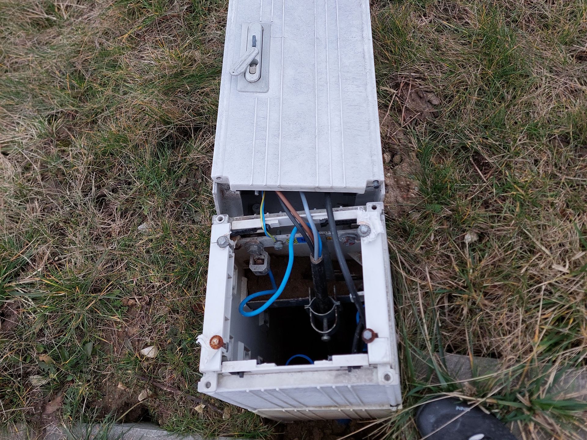 Zniszczona przez złodziei infrastruktura autostrady A1