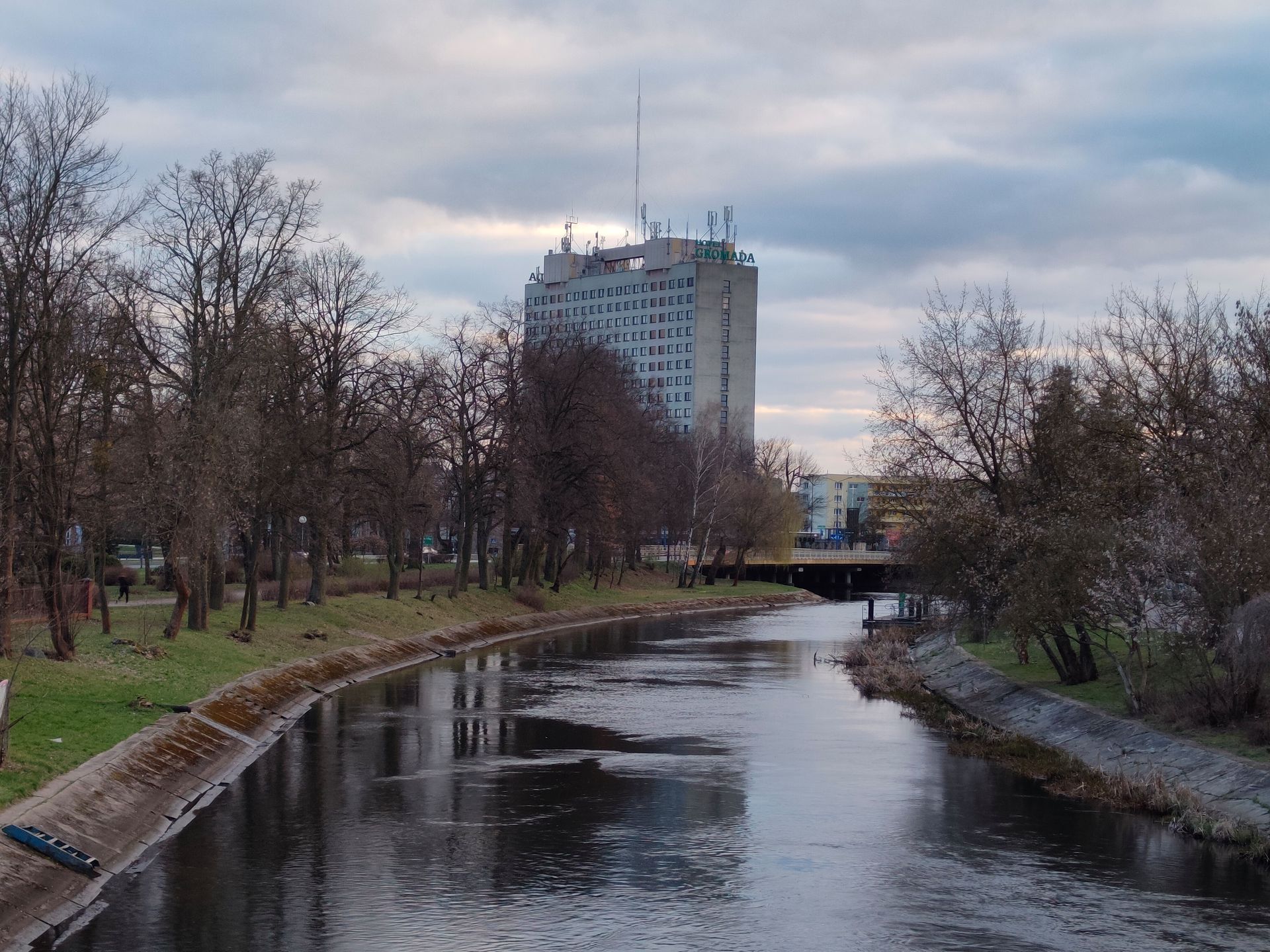 Test najtańszego smartfonu z aparatem 108 Mpix. realme 8 Pro spełnia swoje obietnice 15