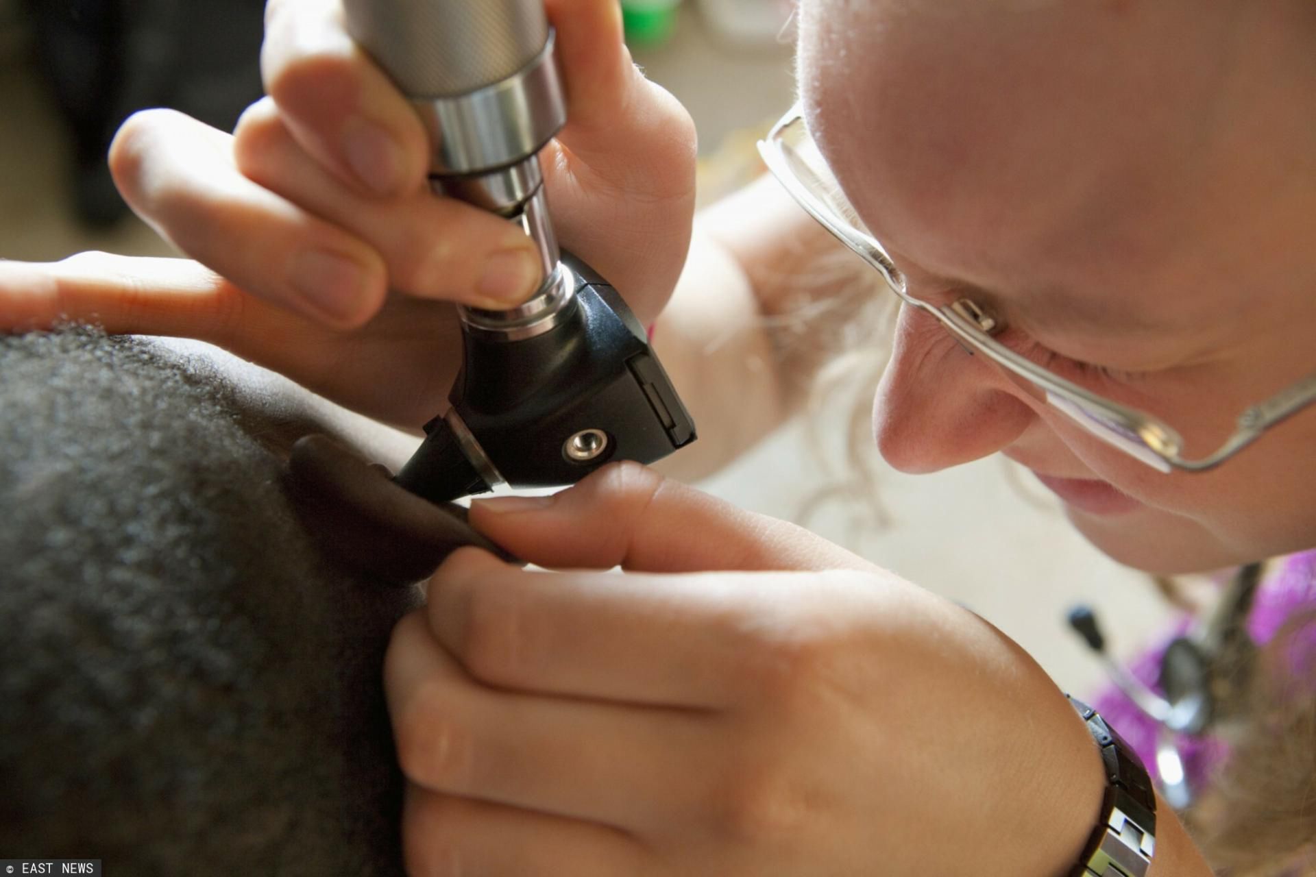 Koronawirus uszkadza słuch