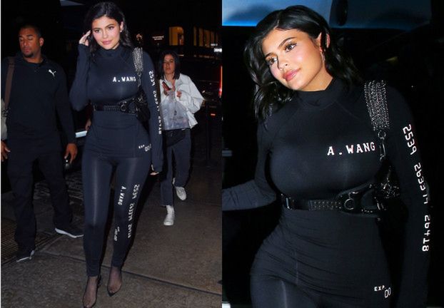 Kylie Jenner chwali się płaskim brzuchem i wielkim biustem TRZY MIESIĄCE PO PORODZIE (ZDJĘCIA)