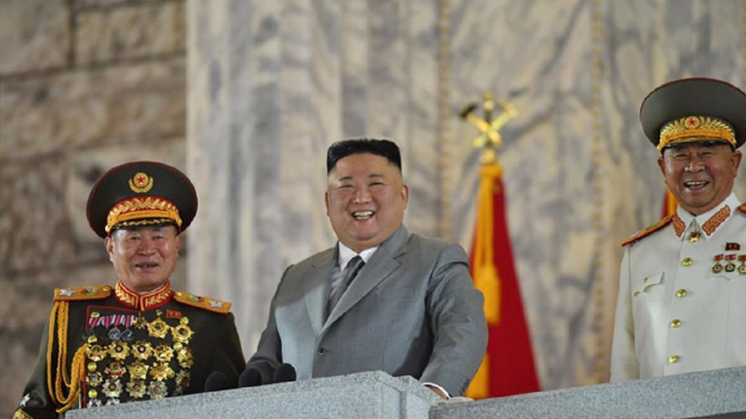 Kim Dzong Un podczas 75. rocznicy powstania rządzącej Partii Robotniczej w Korei Północnej.