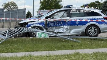Zderzenie auta z policyjnym radiowozem. Ranne dwie policjantki
