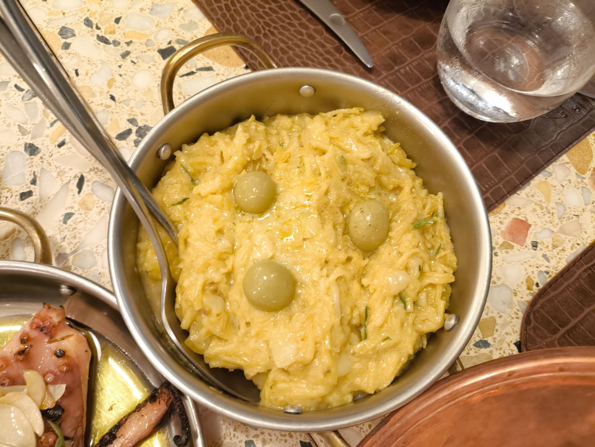 Bacalhau à Brás spotkać można w wielu restauracjach