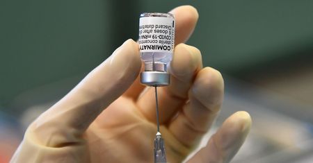 Kraje UE "pożyczają" sobie szczepionki. Polska bierze w tym udział