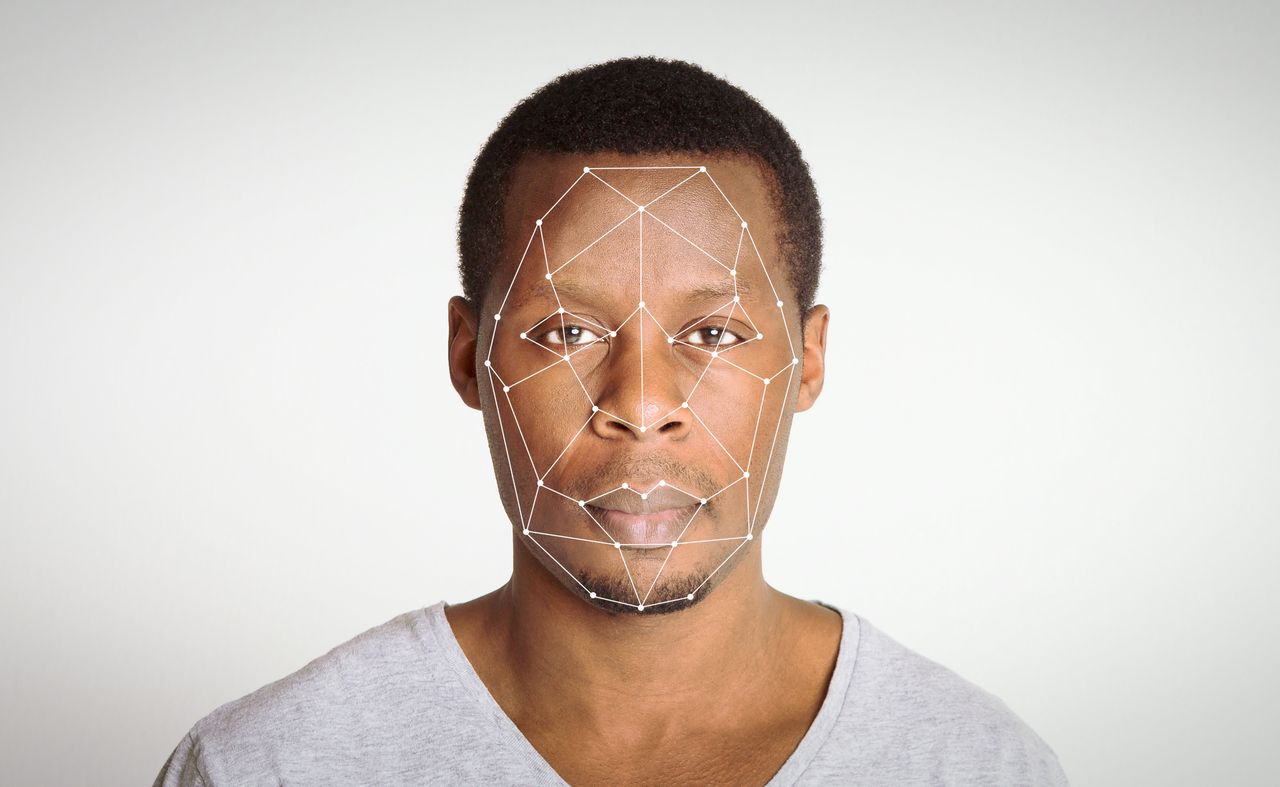 Po raz kolejny zawiodły systemy rozpoznawania twarzy, fot. iStock / Getty Images Plus