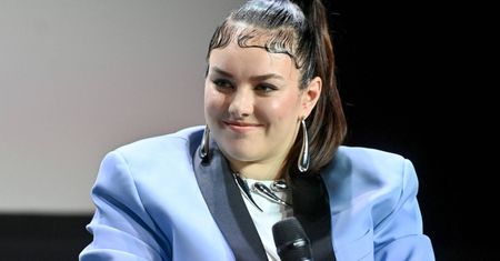 Kreacja wbija w fotel. Ewa Farna przyćmiła inne gwiazdy