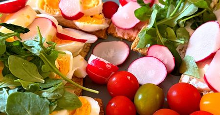 Polski talerz na bakier z dietą planetarną. Te produkty trzeba ograniczyć, choć kochamy je najbardziej