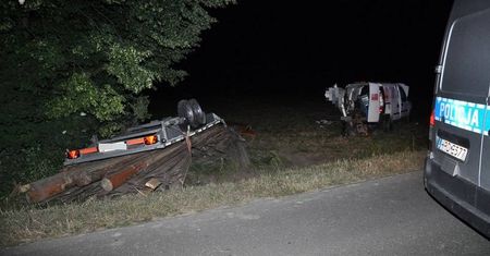 Podczas wyprzedzania wpadł do rowu i dachował. Kierowca zginął na miejscu
