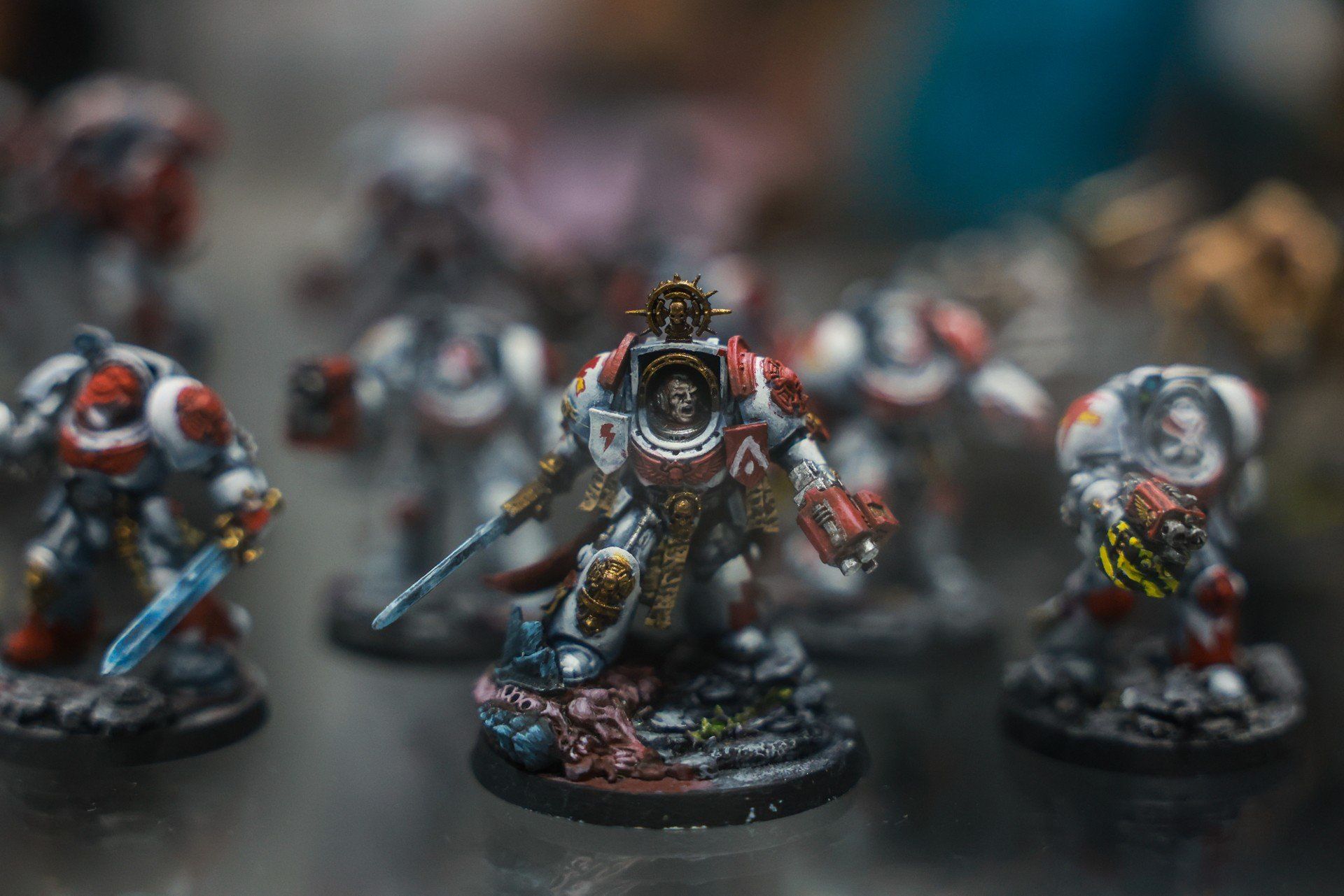 Podczas Targów Hobby 2025 fani gier bitewnych mieli niepowtarzalną okazję zobaczyć Warhammer 40.000: Apokalipsa - epickie starcie w jednej z najbardziej znanych gier figurkowych na świecie.