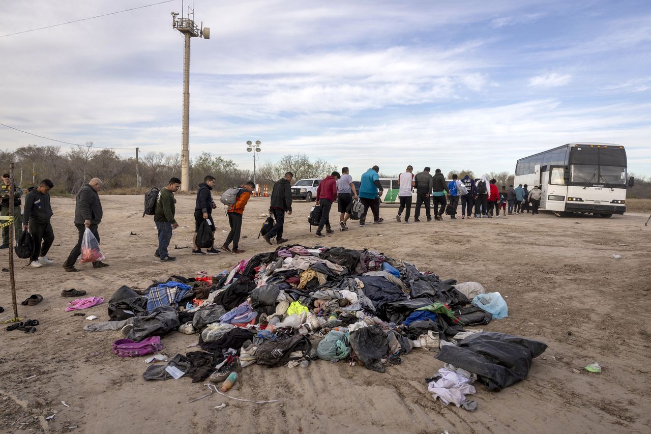 EAGLE PASS, TEXAS - JANUARY 07:  Immigrants file into a U.S. Customs and Border Protection bus after crossing the U.S.-Mexico border on January 07, 2024 in Eagle Pass, Texas. According the a new report released by U.S. Department of Homeland Security, some 2.3 million migrants, mostly from families seeking asylum, have been released into the U.S. under the Biden Administration since 2021. (Photo by John Moore/Getty Images)