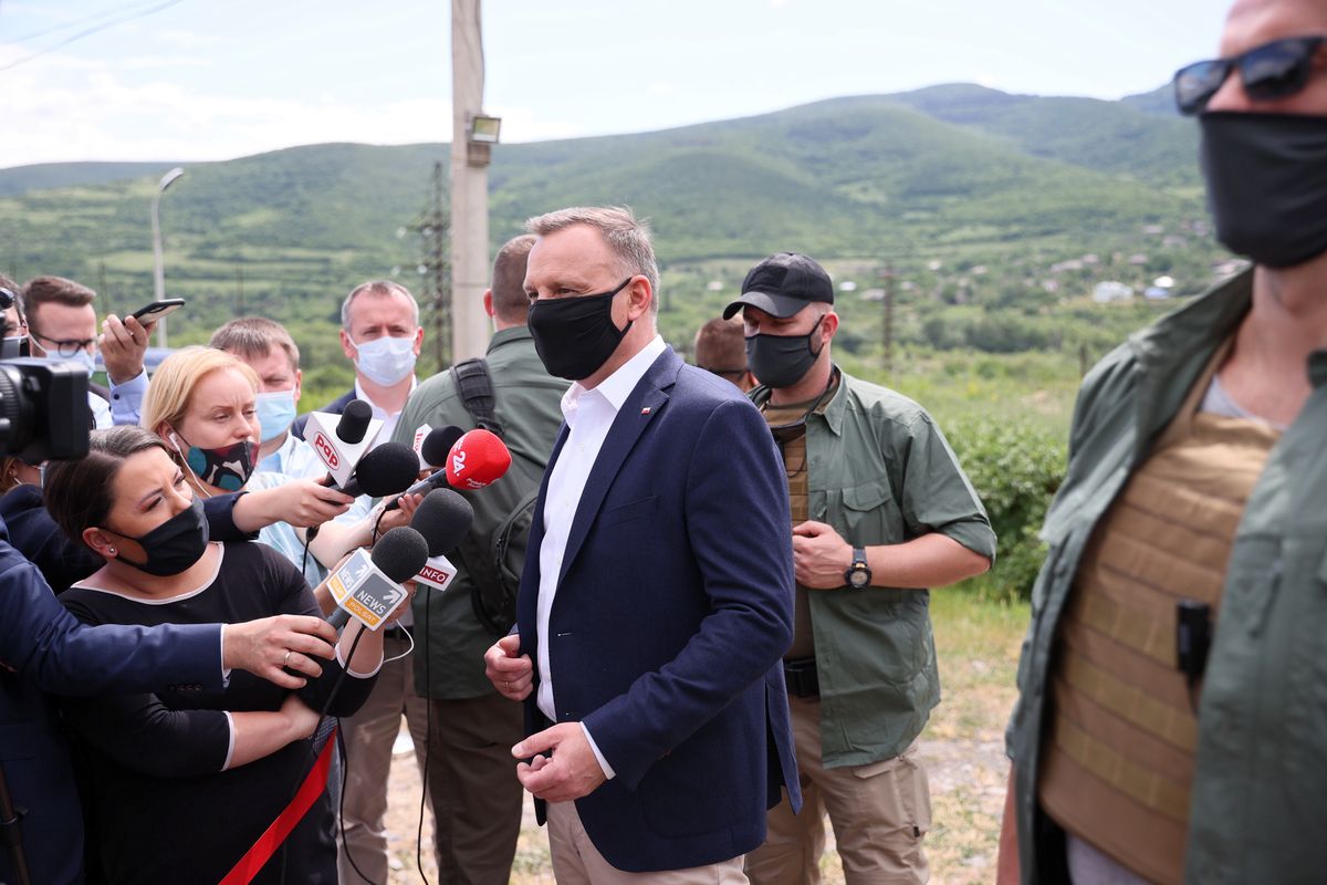 Andrzej Duda w Gruzji. Prezydent odwiedził punkt kontrolny przy "linii rozgraniczenia" przy granicy z Osetią Południową w Odzisi