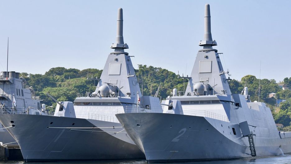 Dwie japońskie fregaty typu Mogami