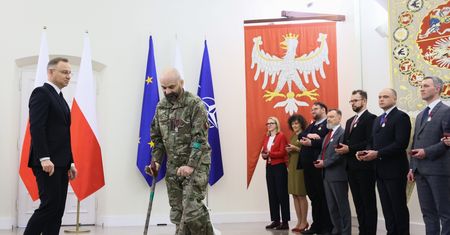 Zostali odznaczeni za pomoc Ukrainie. Tak Duda im podziękował