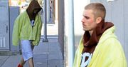 Osowiały Justin Bieber kręci się przy SPA w za dużych (?) skarpetach