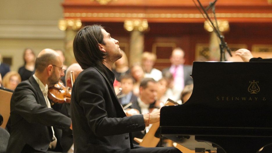 GEORGIJS OSOKINS LAUREAT KONKURSU CHOPINOWSKIEGO. KONCERT AULA UAM PIANISTA FORTEPIAN