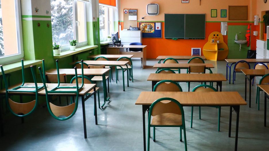 Pomorskie. "Dyrektorka każe ósmoklasistom chodzić do szkoły". Kuratorium oświaty wyjaśnia