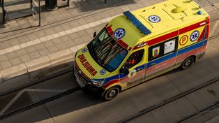 Sobowice: Wjechał quadem w ogrodzenie. Młody mężczyzna w ciężkim stanie trafił do szpitala. Był pijany
