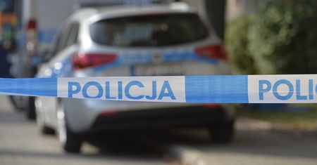 Awantura przed sklepem na Mokotowie. Ukrainiec raniony nożem