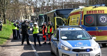 Zderzenie dwóch autobusów. 13 osób w szpitalu, w tym dzieci