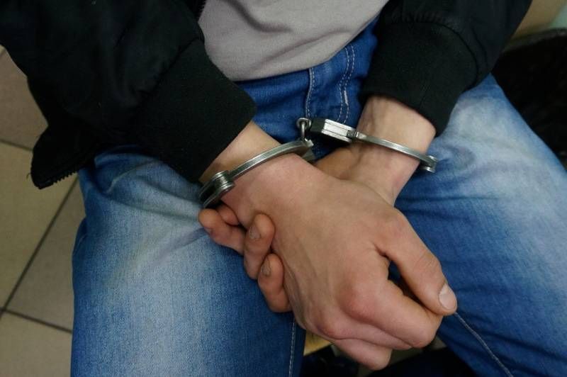 policja kajdanki areszt