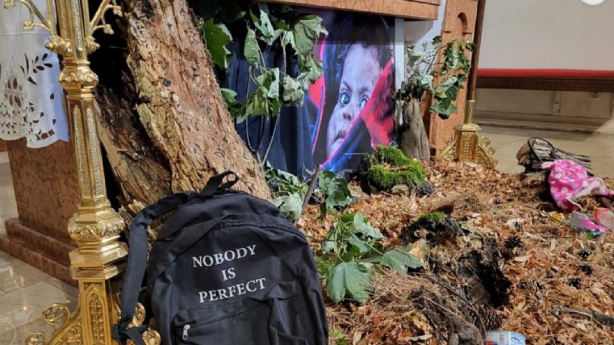 Taki widok w polskim kościele. Ksiądz przybliża losy imigrantów.