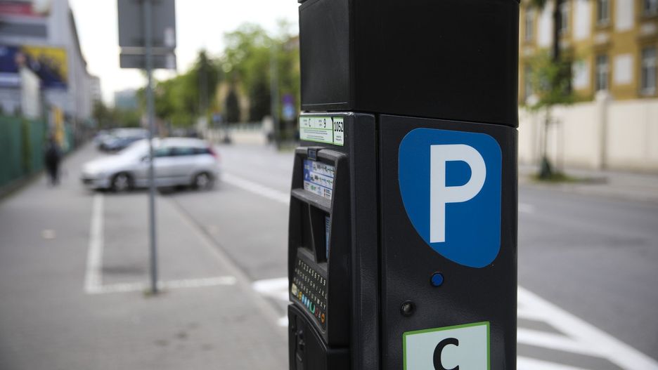 Na szczęście na mieście zapłacić można za parkowanie również przy użyciu tradycyjnych parkomatów...