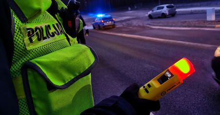 Zaproponował policjantom 10 tys. zł. Grozi mu 10 lat więzienia