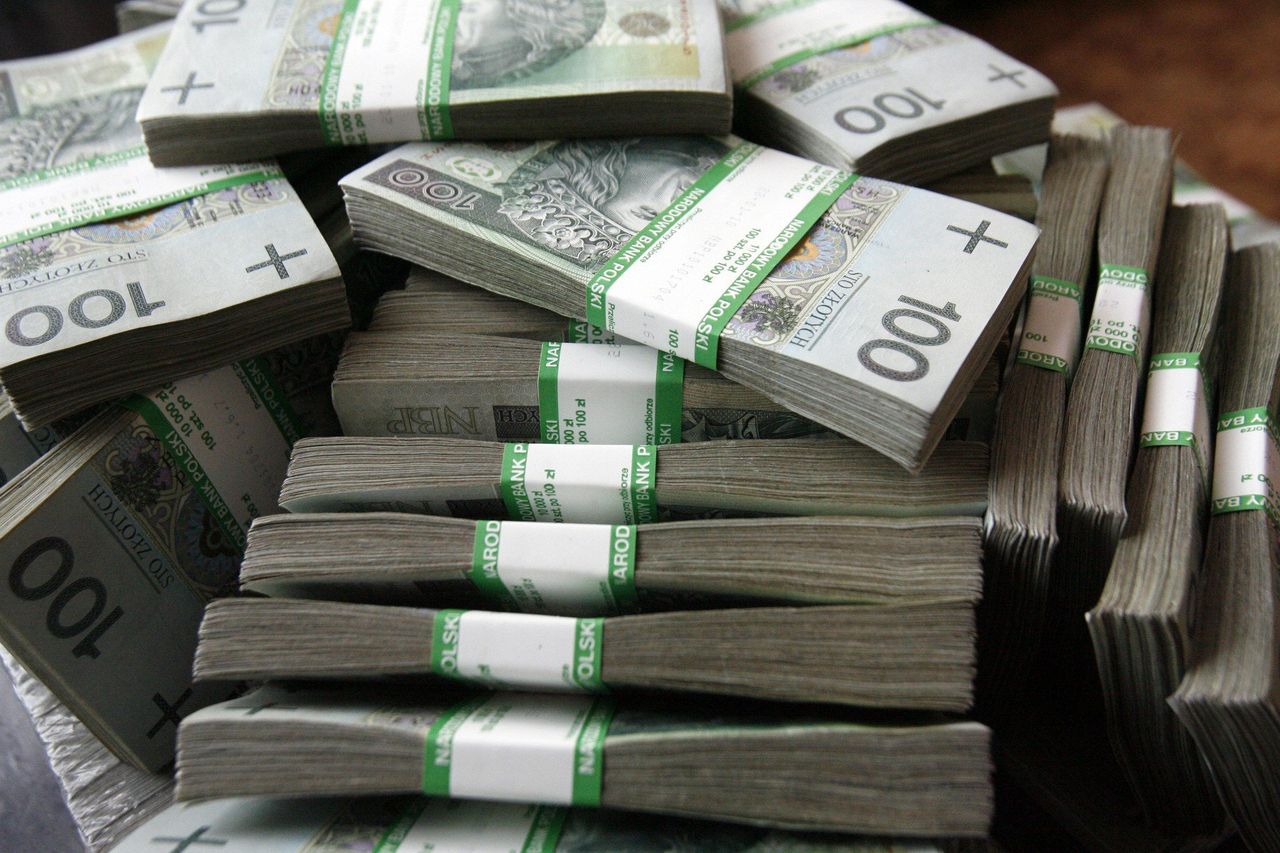 Takie przelewy są kontrolowane przez bank. Oto kwoty kiedy bank musi zgłosić przelew